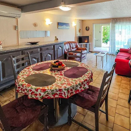 Beautiful In With Kitchen شقة Loupian